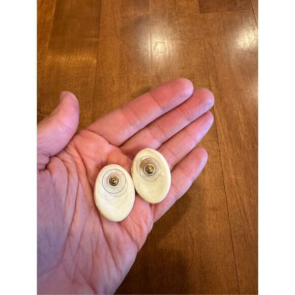 Vintage Monet floral earrings - Picture 4 of 4